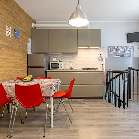 דירה Aleph With Private Parking, Next Train Station