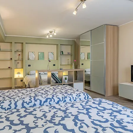 דירה Aleph With Private Parking, Next Train Station *